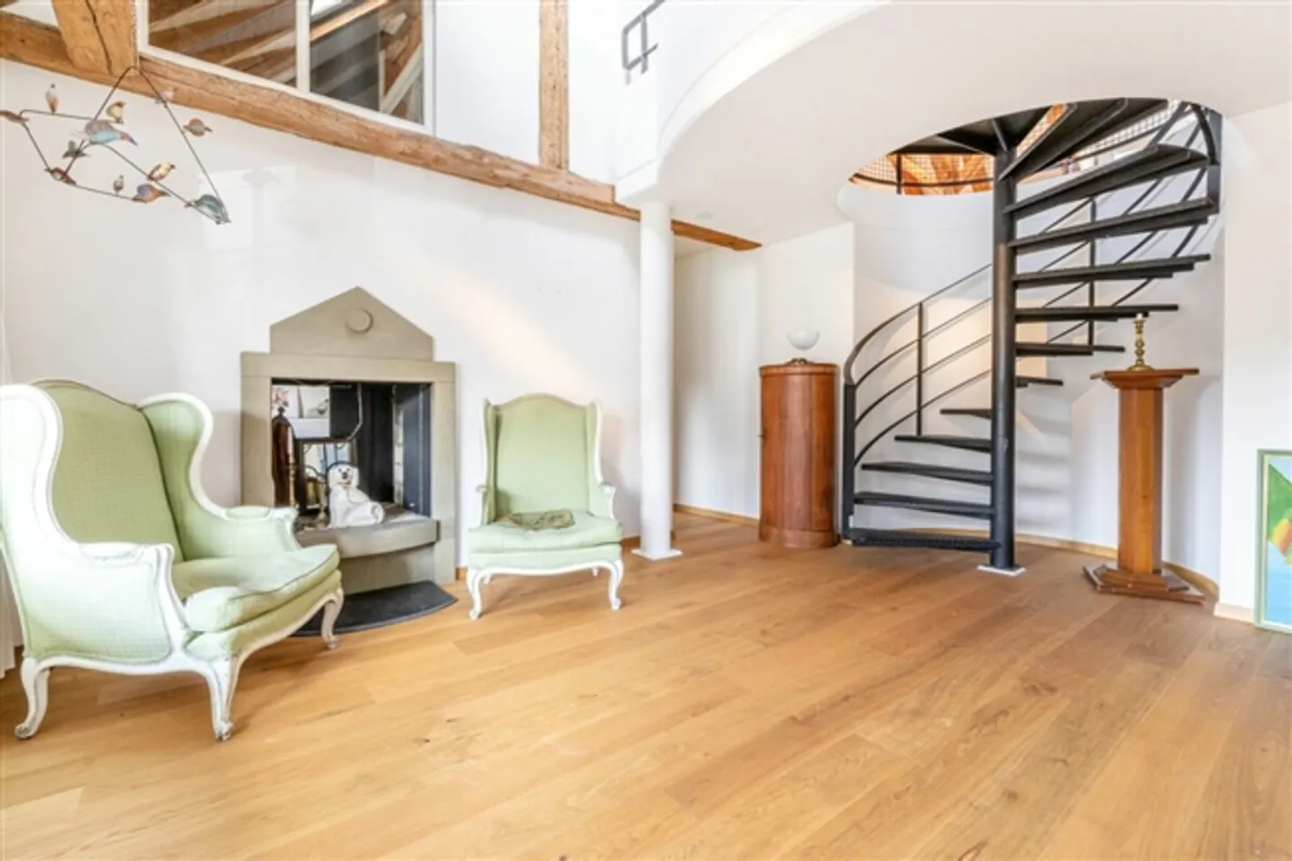 Detached 11-room timber-framed house with a separate apartment, indoor pool, and double garage - Photo 10 of 20