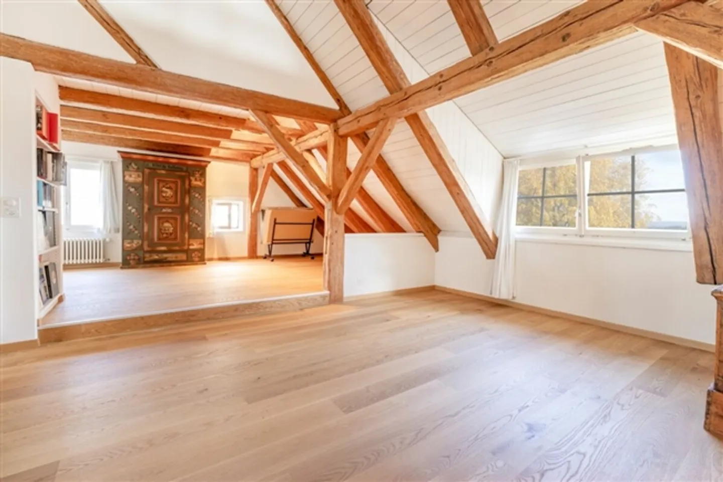 Detached 11-room timber-framed house with a separate apartment, indoor pool, and double garage - Photo 12 of 20
