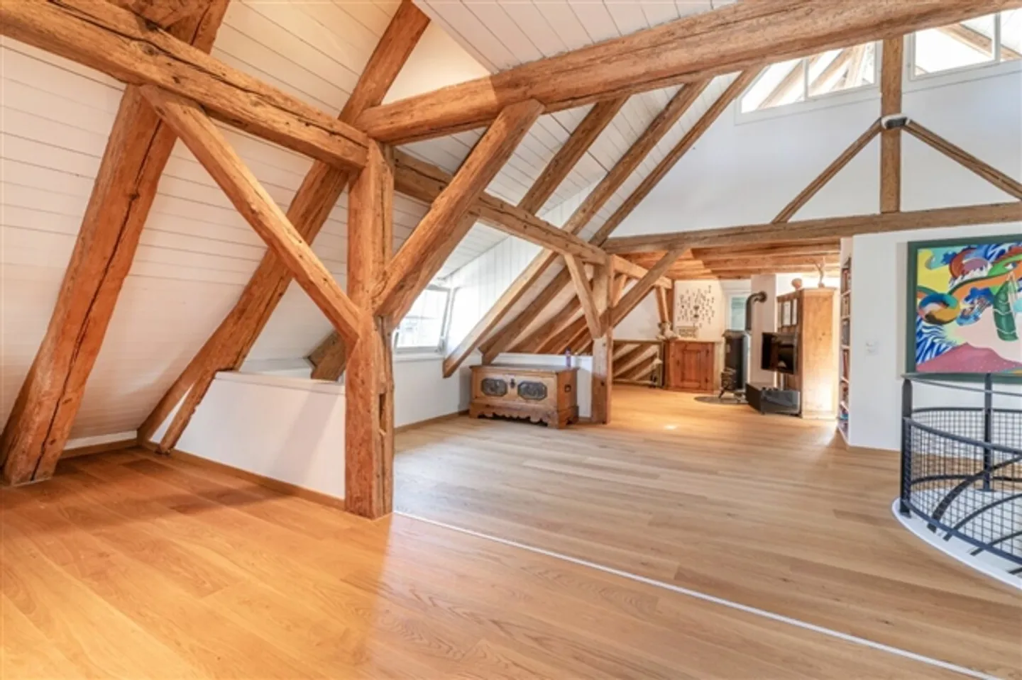 Detached 11-room timber-framed house with a separate apartment, indoor pool, and double garage - Photo 14 of 20