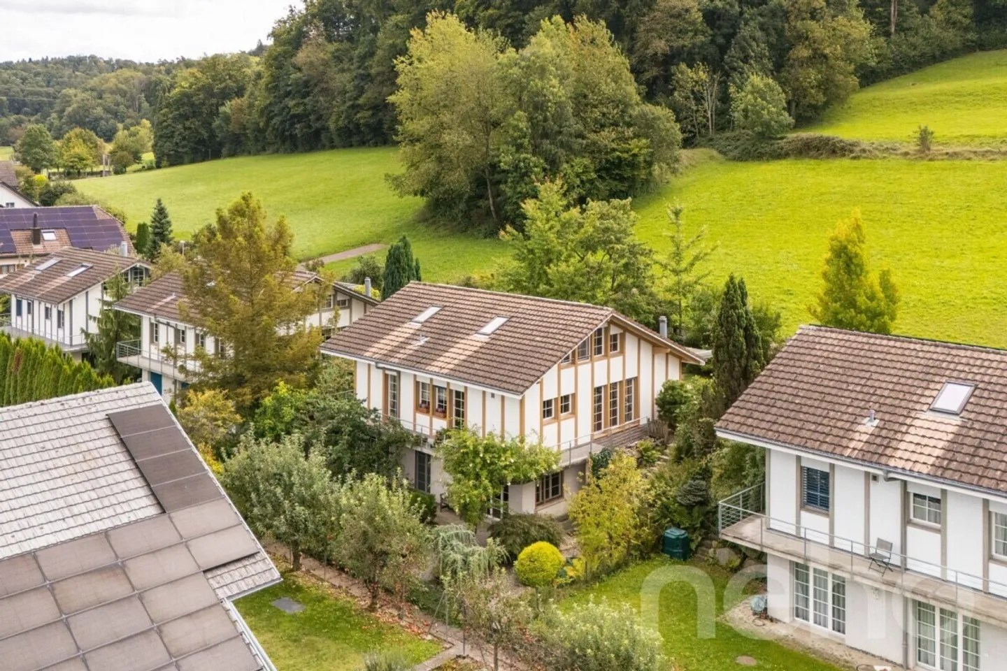 Maison lumineuse avec galerie, poêle suédois et idylle de jardin - Photo 3 sur 12