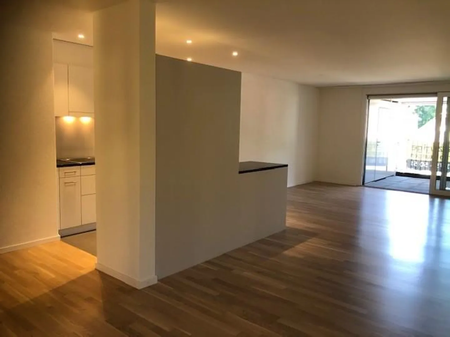 schöne 2.5 Zimmer-Wohnung, an zentraler Lage - Photo 2 sur 11