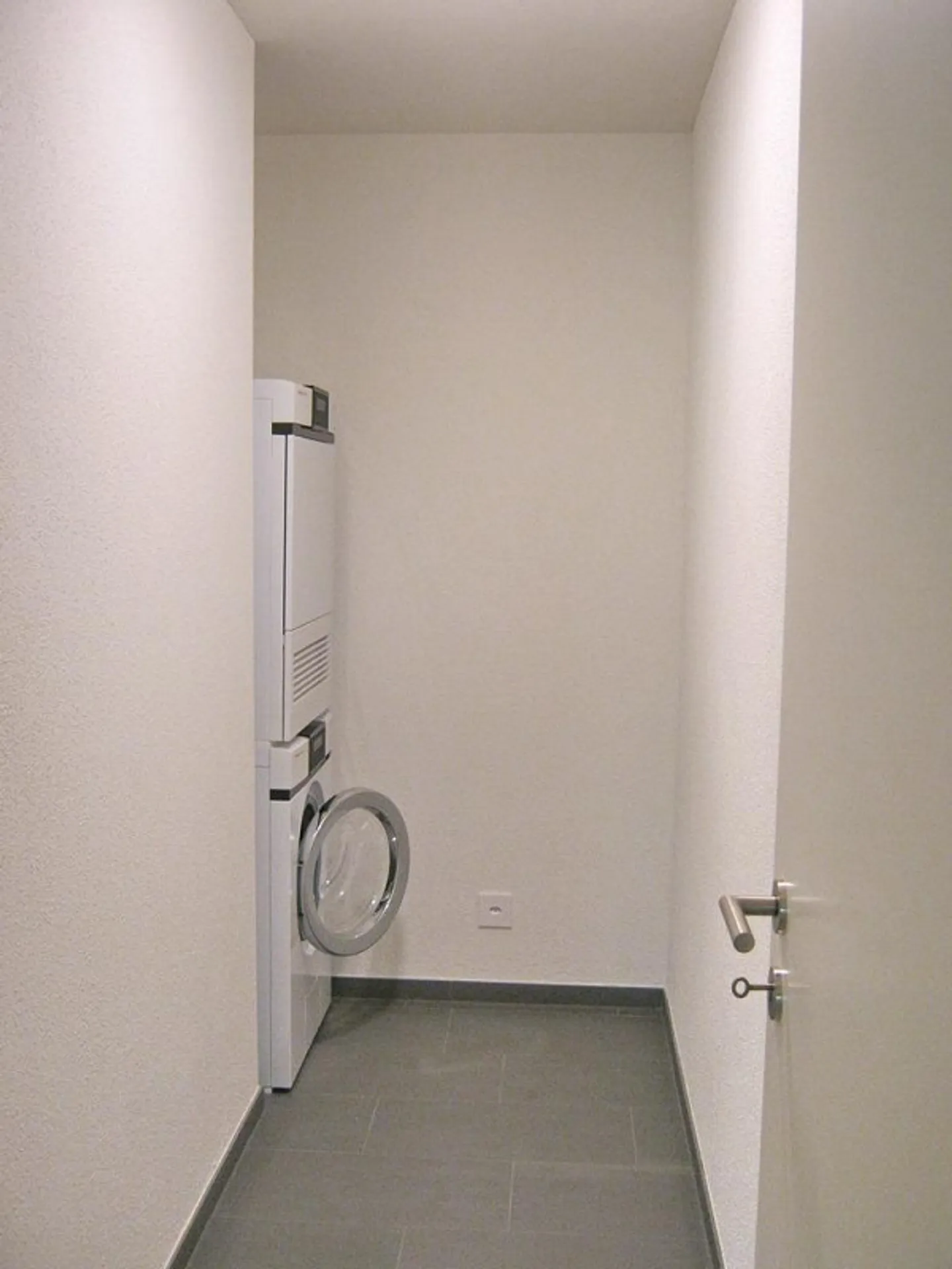schöne 2.5 Zimmer-Wohnung, an zentraler Lage - Photo 4 sur 11