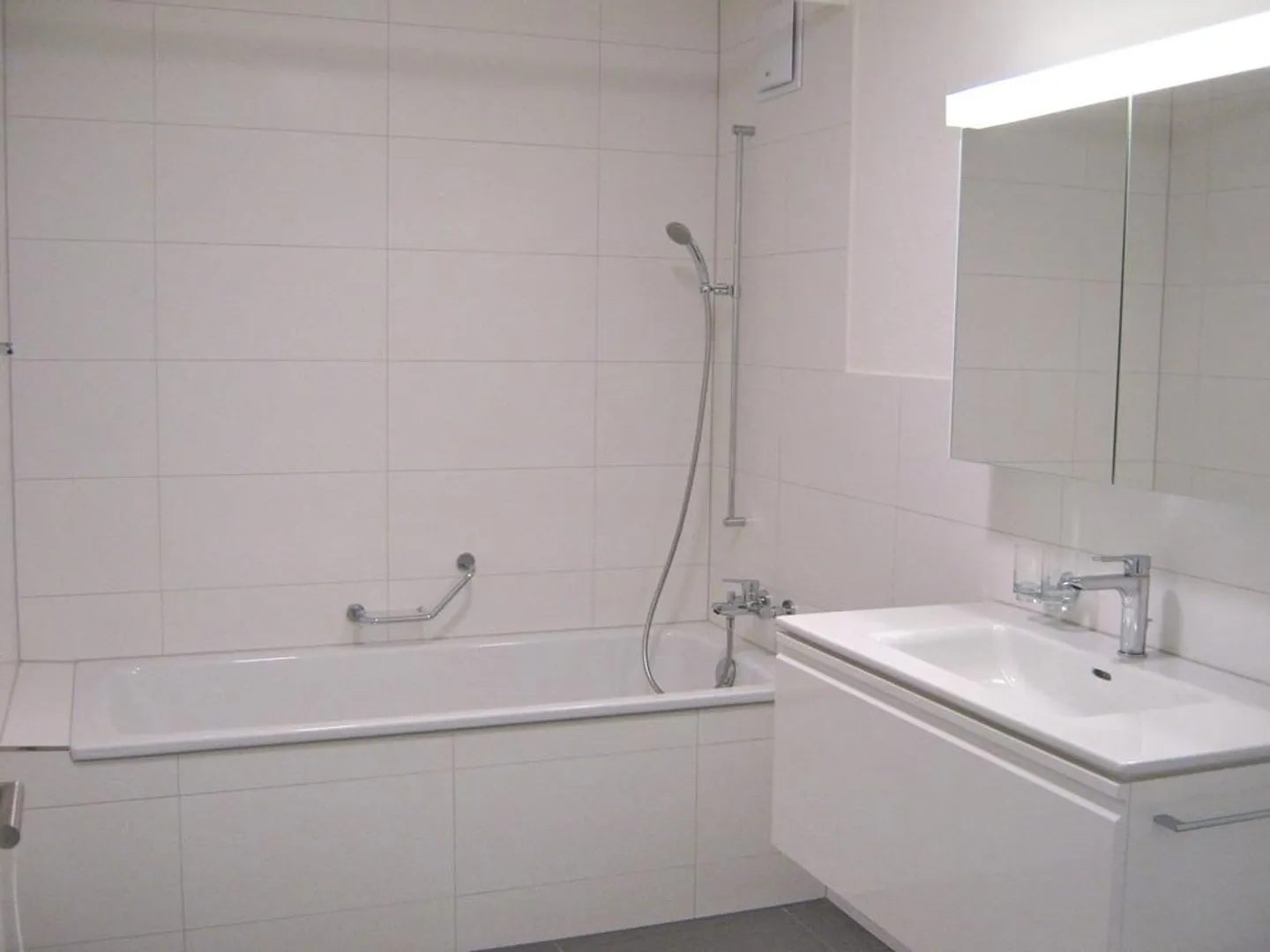 schöne 2.5 Zimmer-Wohnung, an zentraler Lage - Photo 6 sur 11