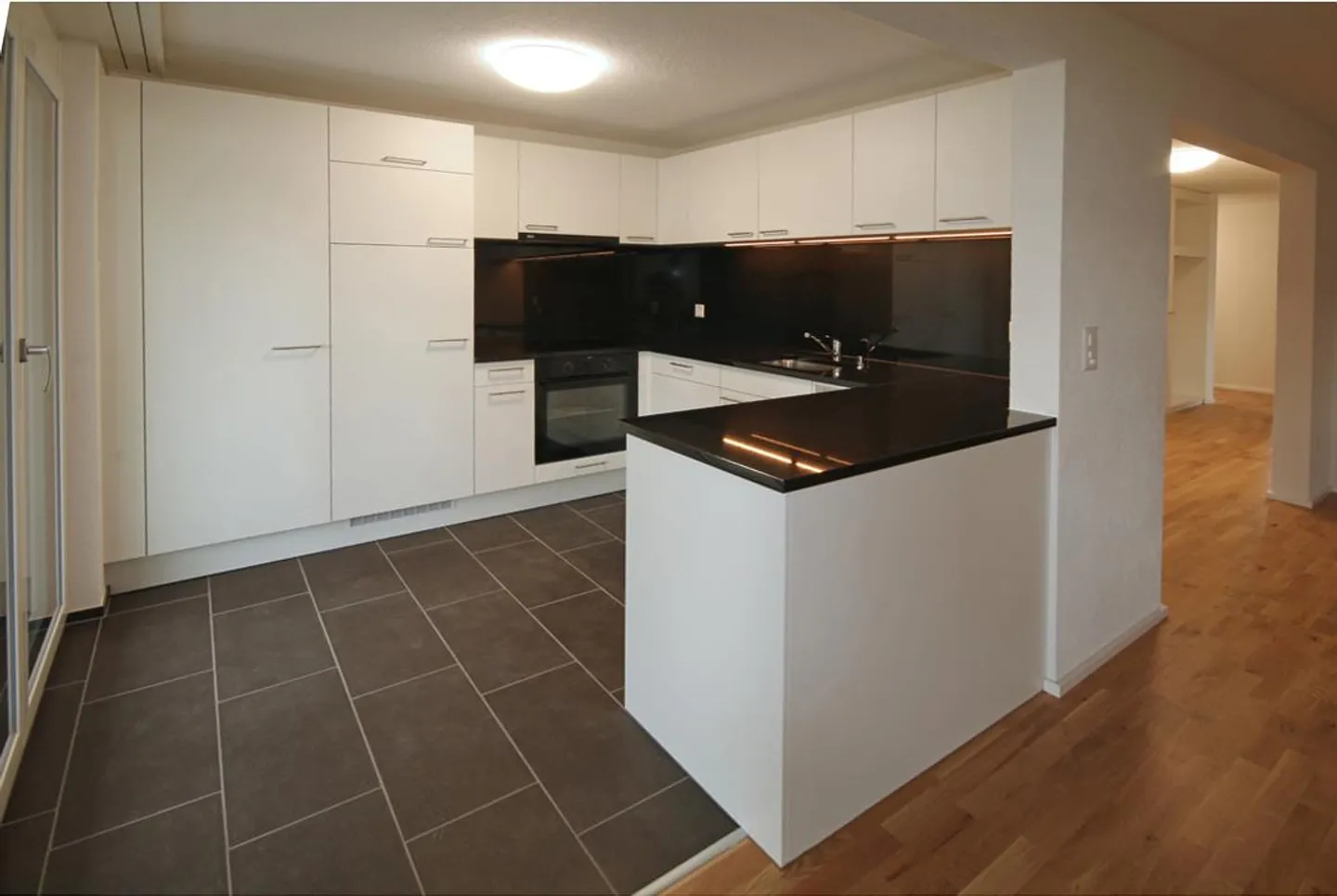 Modernes 2.5 Zimmer Attique - Foto 2 von 11