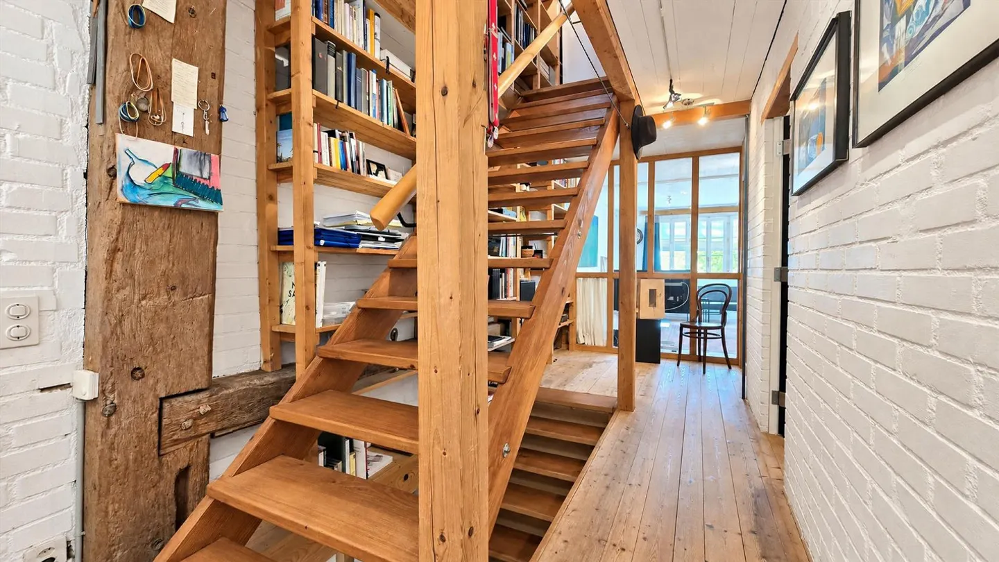 Newly built Flarz house section with studio/loft area - Photo 9 of 14