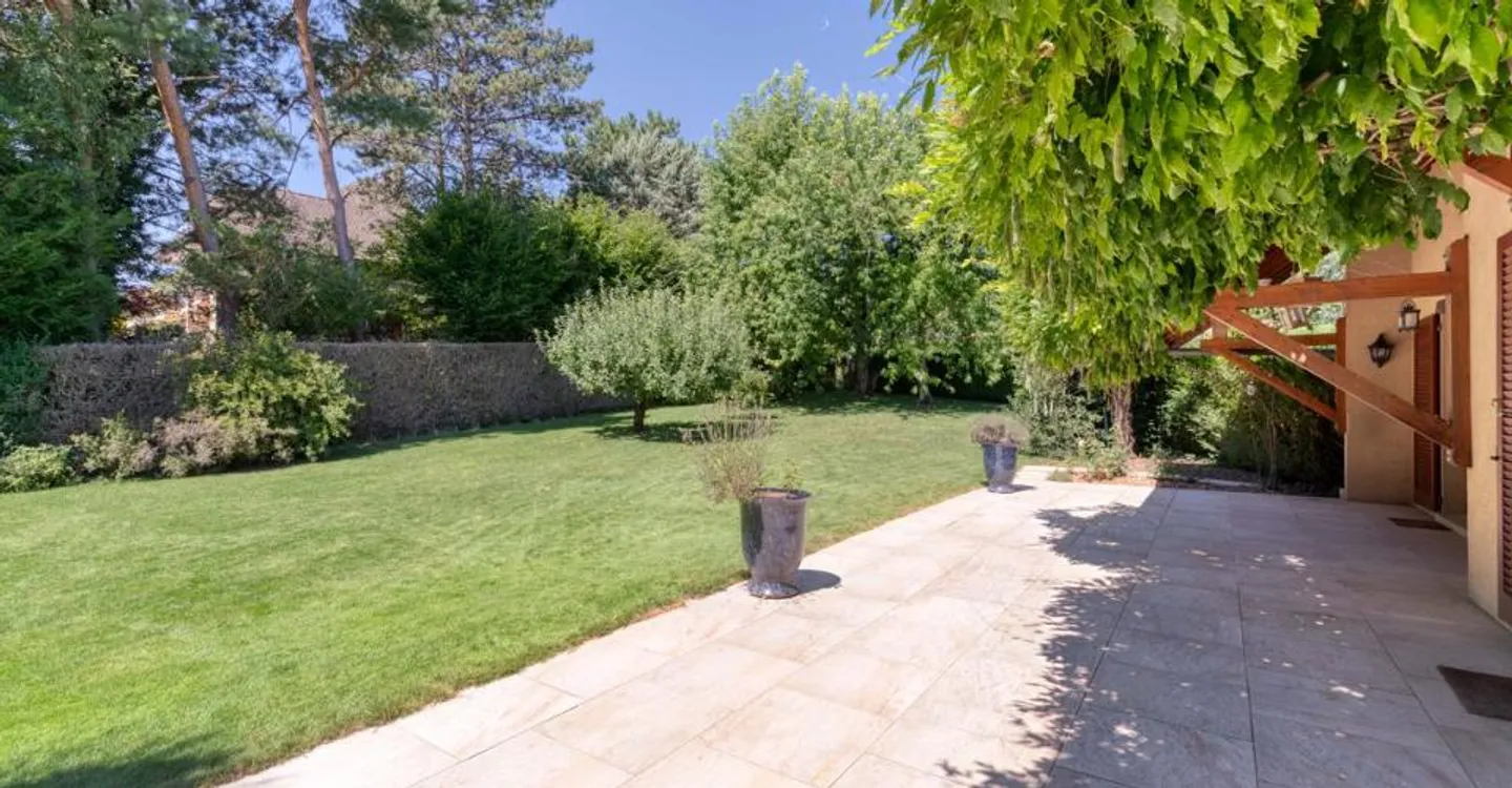 Gingins - Splendid family villa with garden in an exceptional environment - Photo 1 of 4