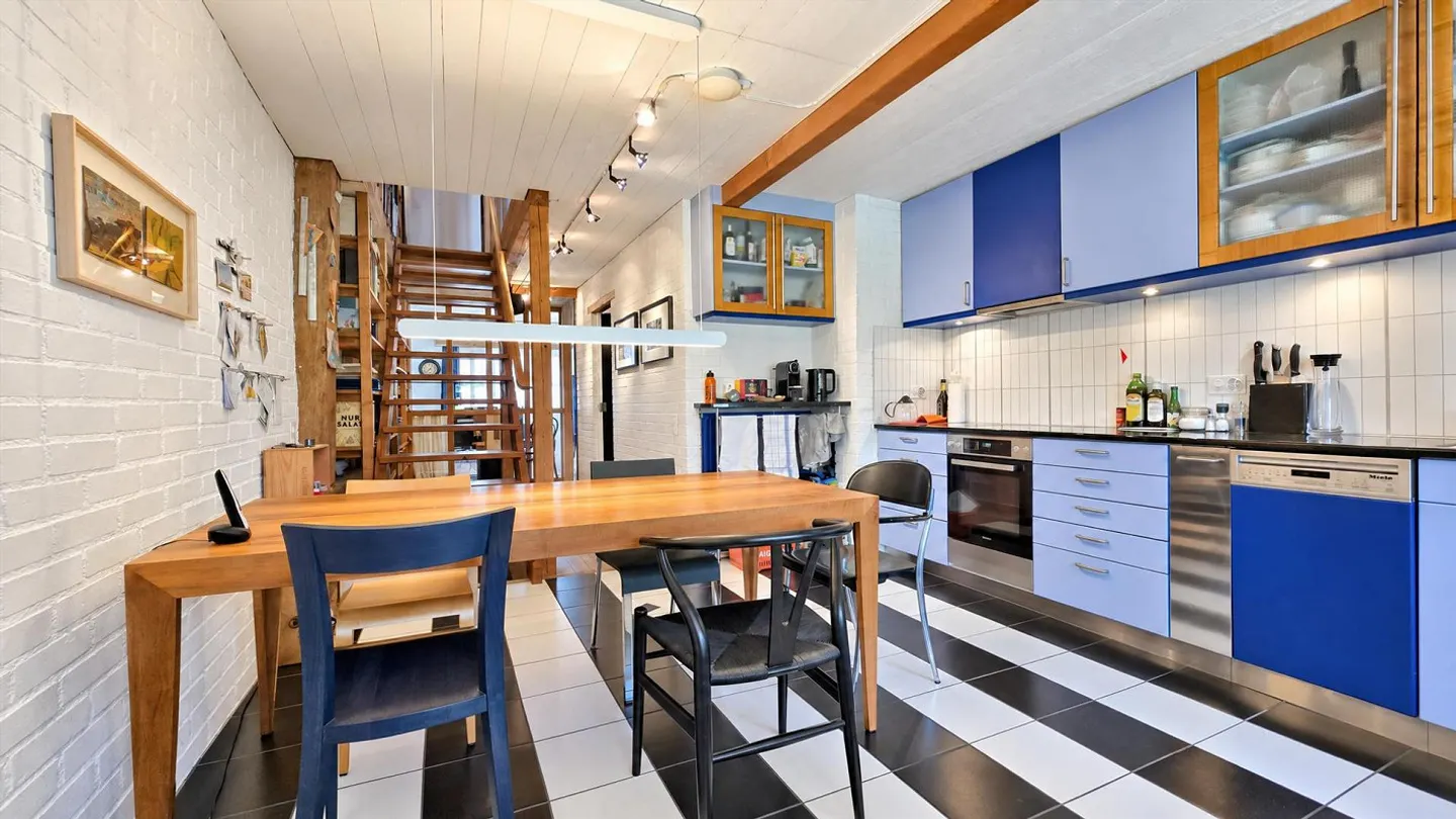 Newly built Flarz house section with studio/loft area - Photo 8 of 14