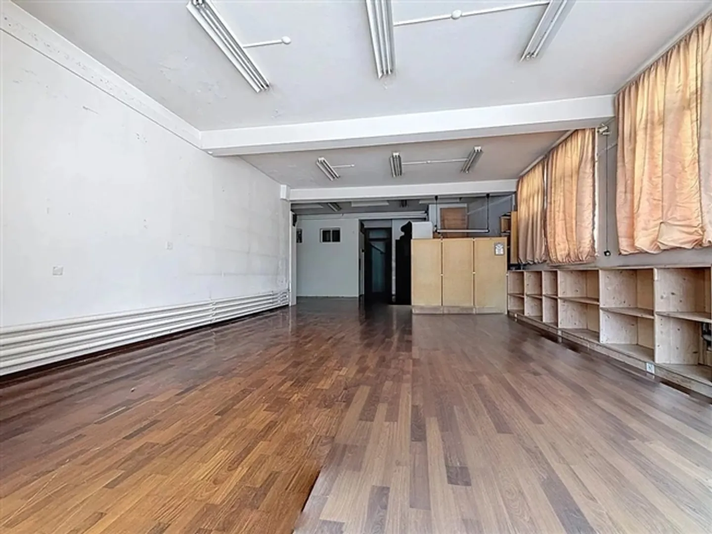 For Rent - Modular Office Spaces of More than 315 m² in Sierre - Photo 8 of 18