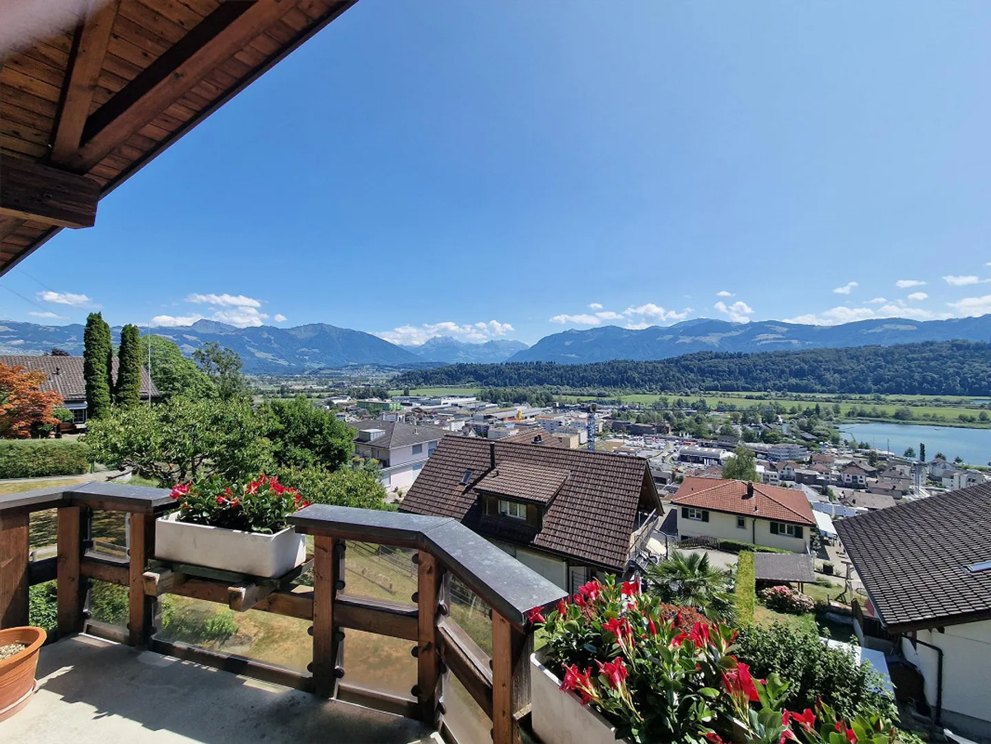5.5 Room House in the Most Beautiful Location with Lake and Mountain View - Photo 4 of 26