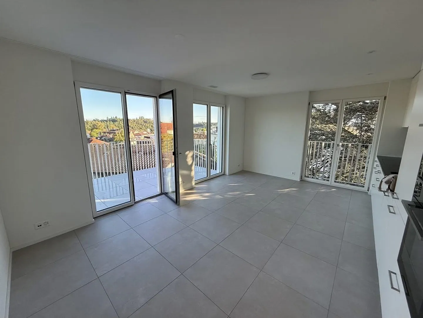 Appartement moderne et lumineux de 2,5 pièces avec grand balcon dans un nouveau bâtiment (2025) Wesemlin, Lucerne - Photo 1 sur 10