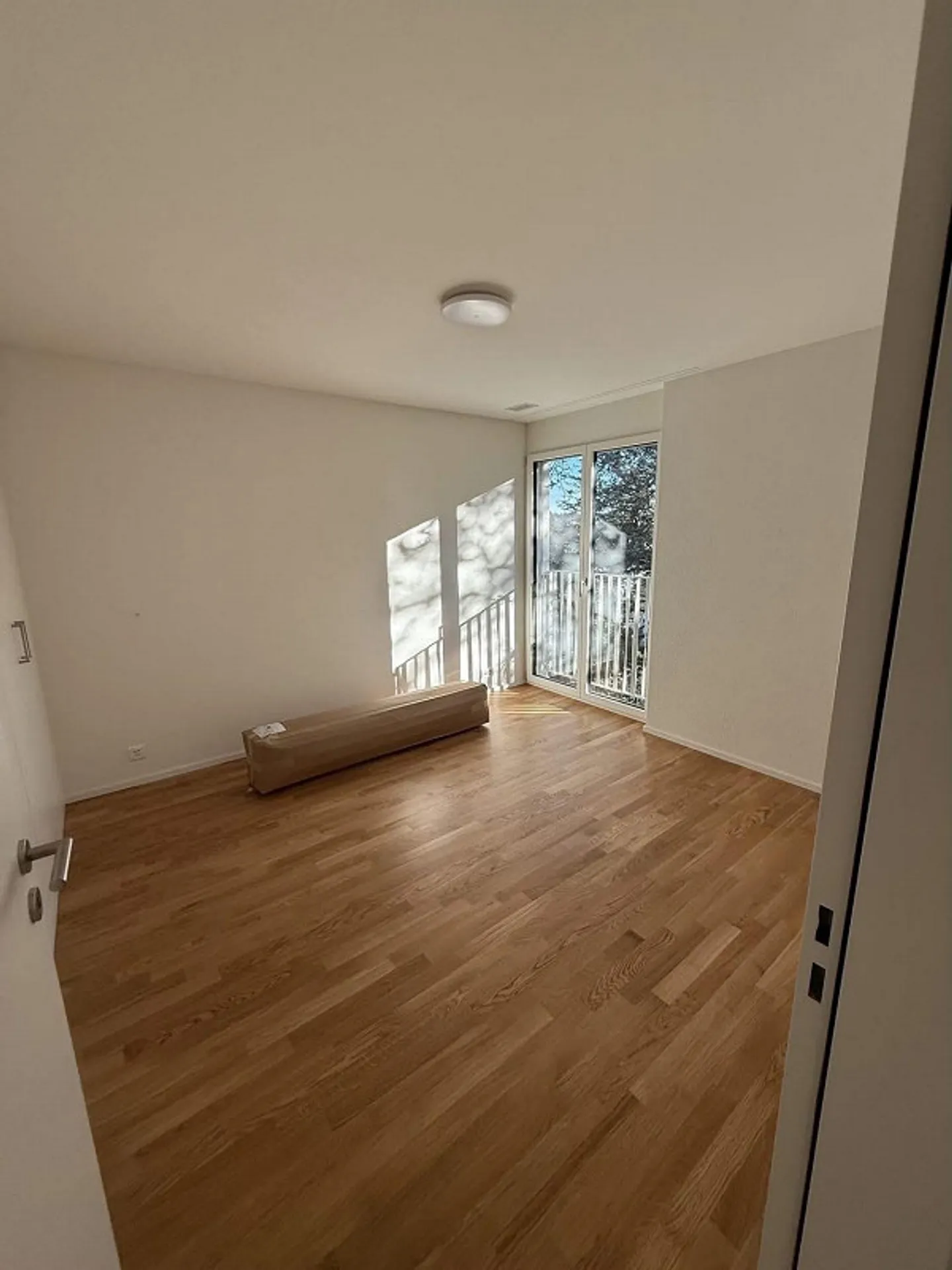 Appartement moderne et lumineux de 2,5 pièces avec grand balcon dans un nouveau bâtiment (2025) Wesemlin, Lucerne - Photo 5 sur 10
