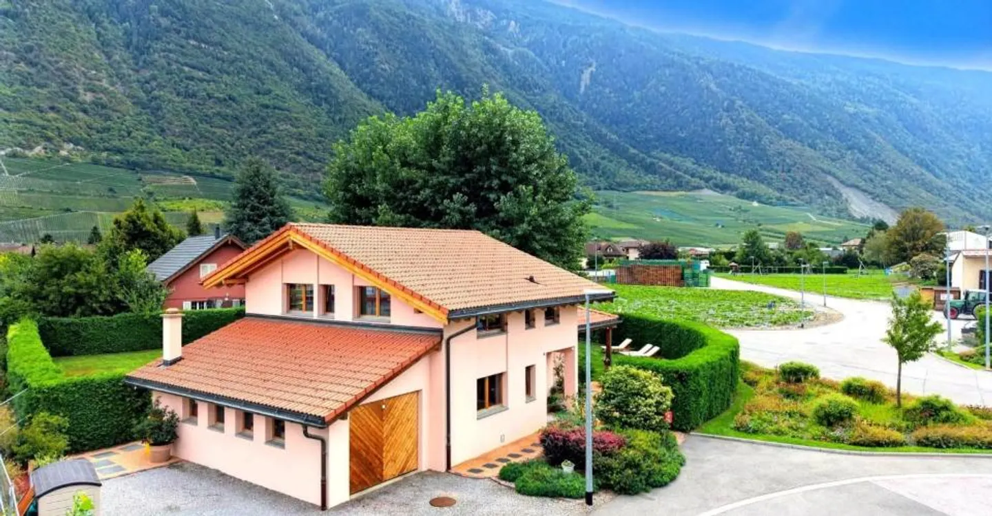 Charmante Villa mit schönem Außenbereich - Foto 1 von 13