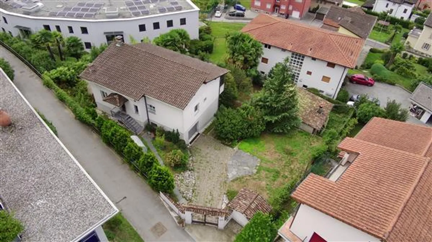 Davesco-Soragno: Casa con 8,5 stanze - Foto 2 di 13