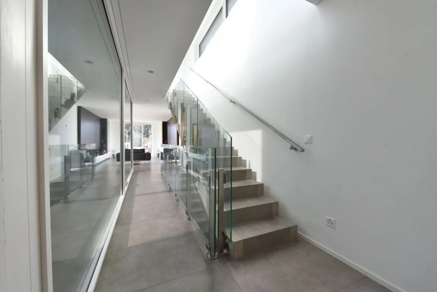 Exceptional Californian-style villa with unobstructed view - Photo 3 of 8