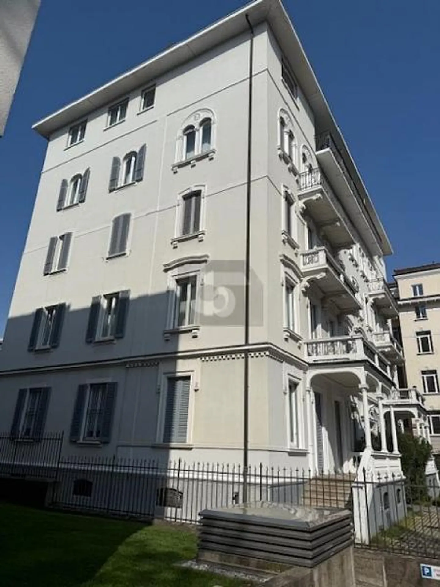 PRESTIGIOSO PALAZZO NEL CUORE DI LUGANO - Photo 2 sur 5