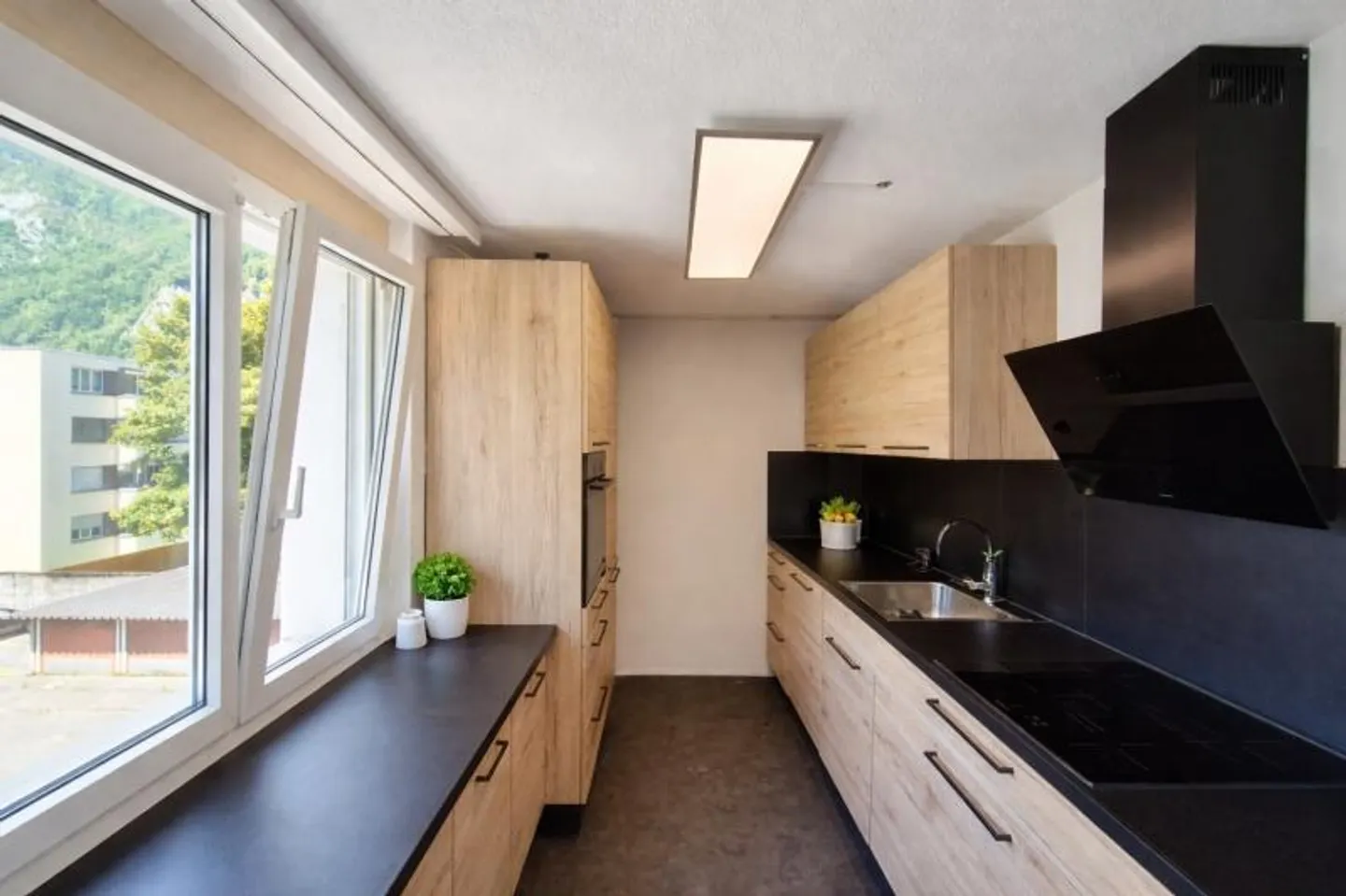 Charming Apartment with Balcony - Photo 2 of 5
