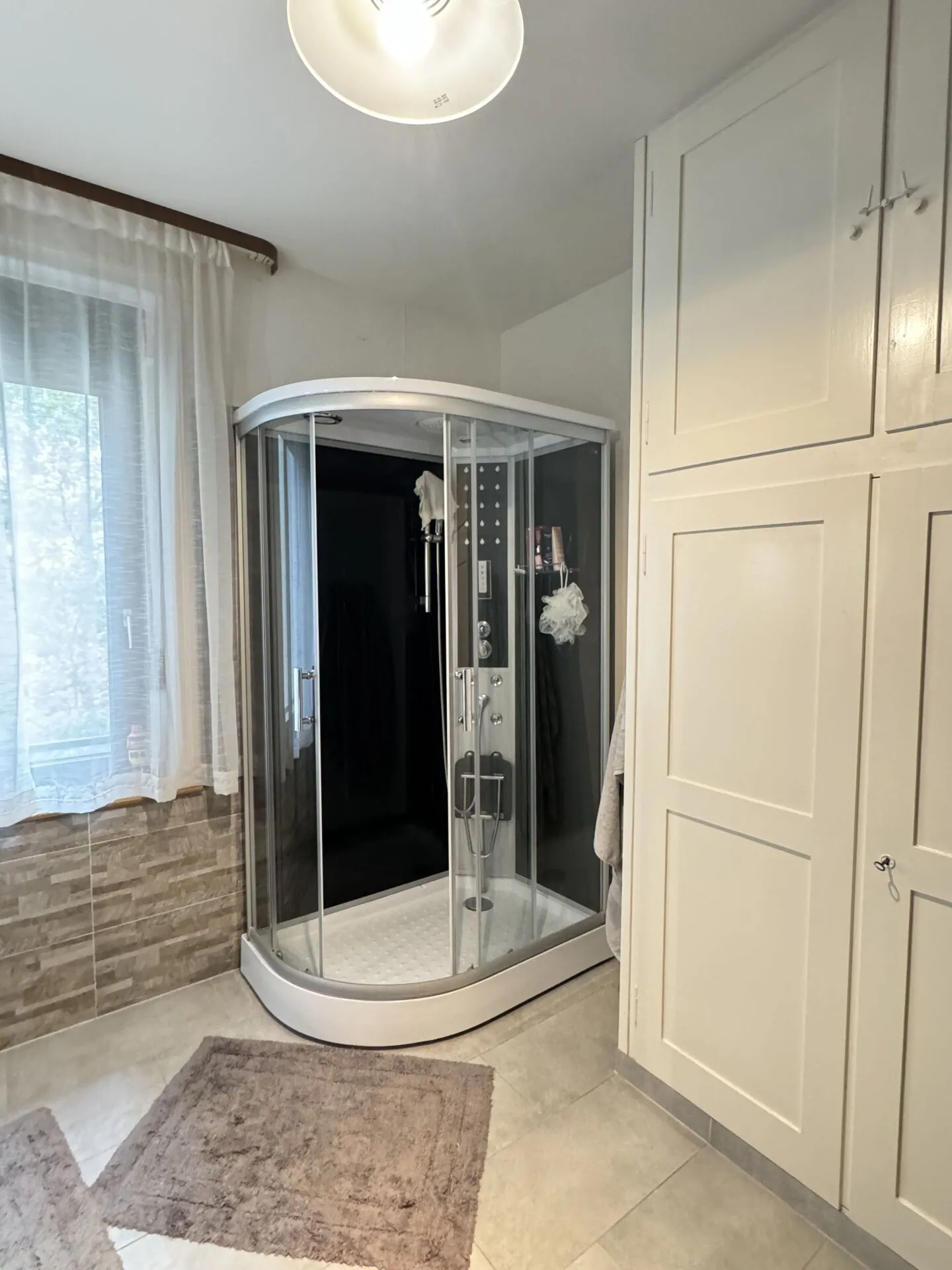 Renovated 6-Room Townhouse with Beautiful Garden - Photo 9 of 24