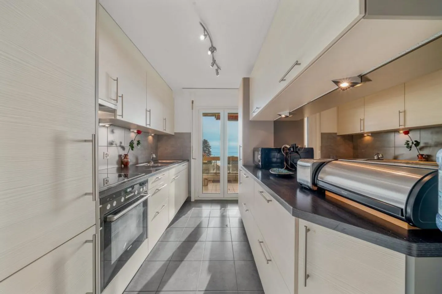 Penthouse with a view of the gates of Vevey - Photo 4 of 9