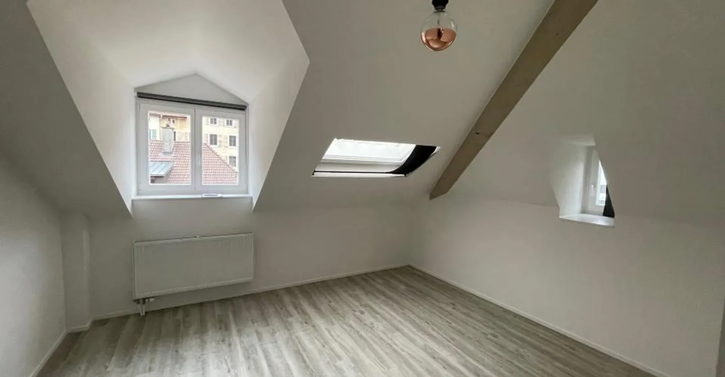Zu vermieten: 2,5-Zimmer-Wohnung - Rue du Midi 13, St-Imier - Foto 3 von 6