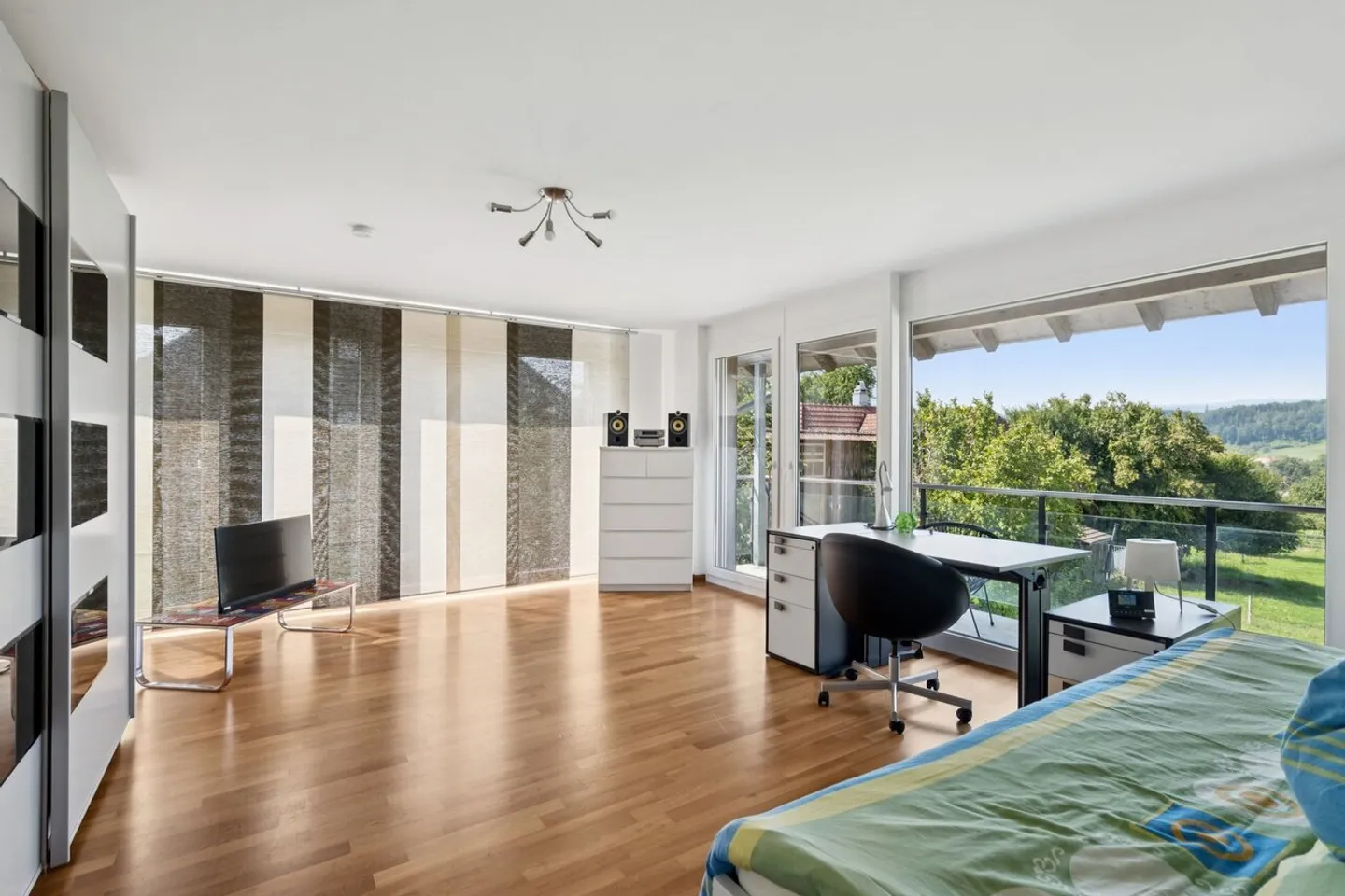 Architektonische Grösse trifft auf ländliche Idylle - Foto 5 von 12