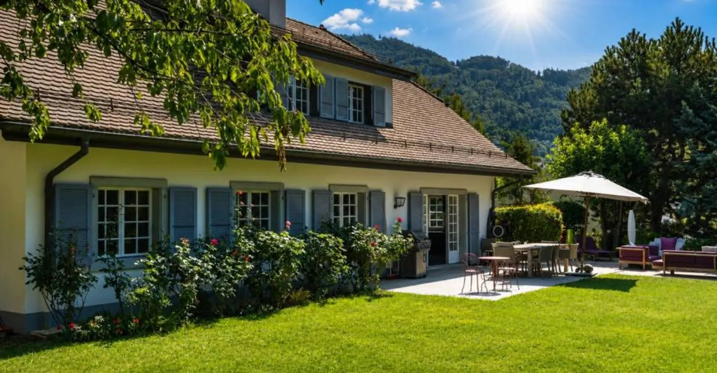 Superb 7.5-room property in the heart of a highly sought-after neighborhood - Photo 4 of 11
