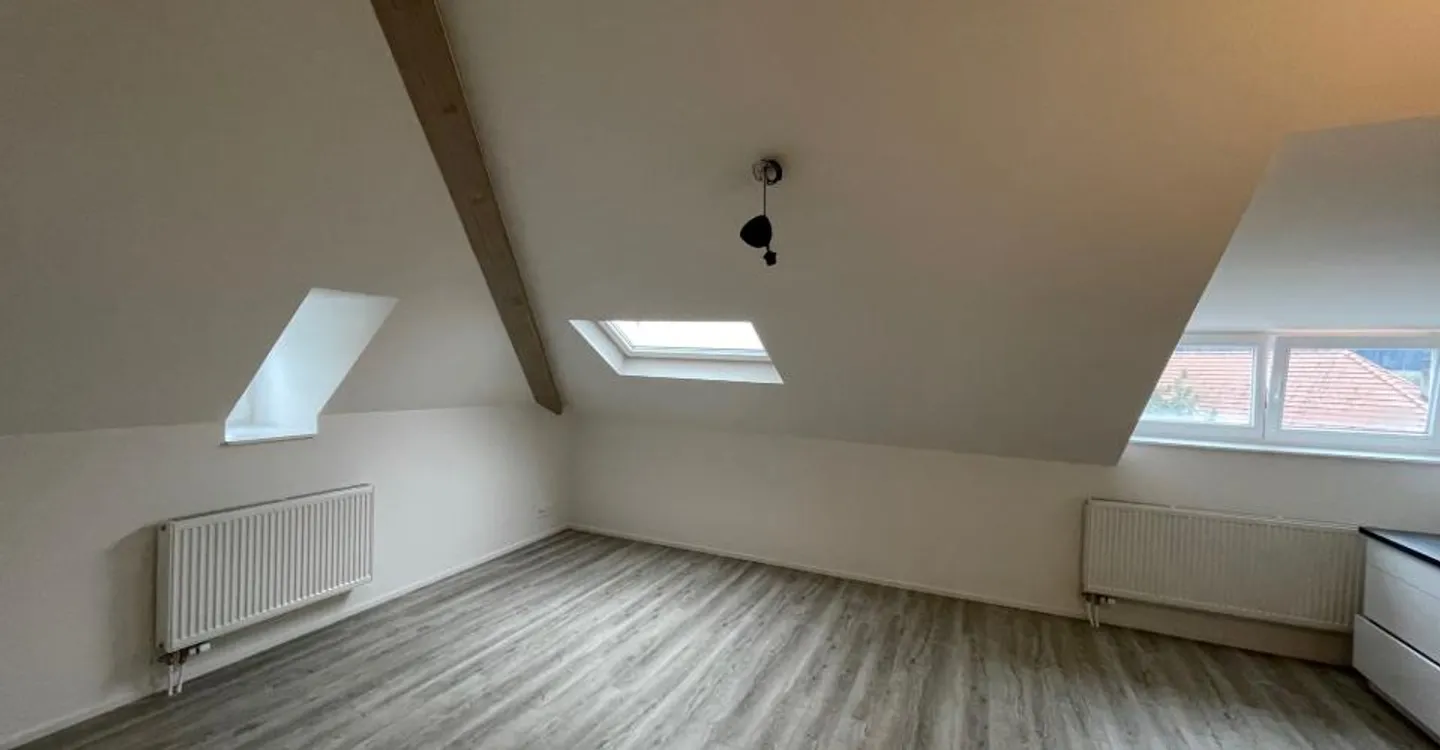Zu vermieten: 2,5-Zimmer-Wohnung - Rue du Midi 13, St-Imier - Foto 4 von 6