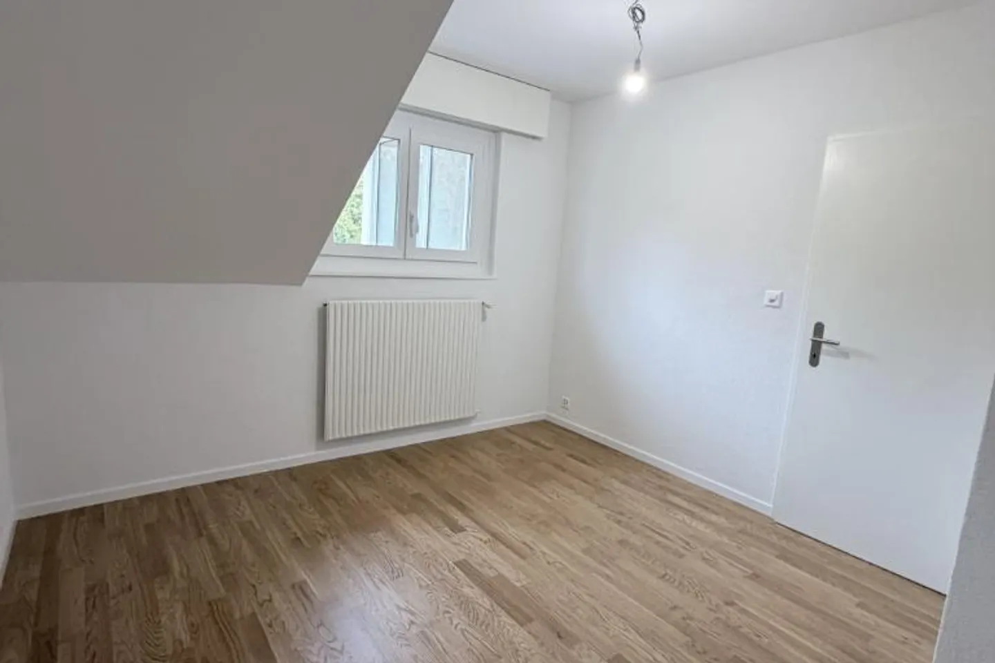 Appartement rénové avec vue sur le lac - Photo 2 sur 13