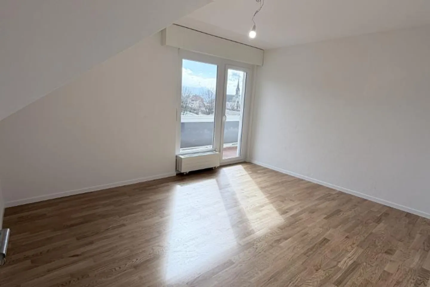 Appartement rénové avec vue sur le lac - Photo 3 sur 13