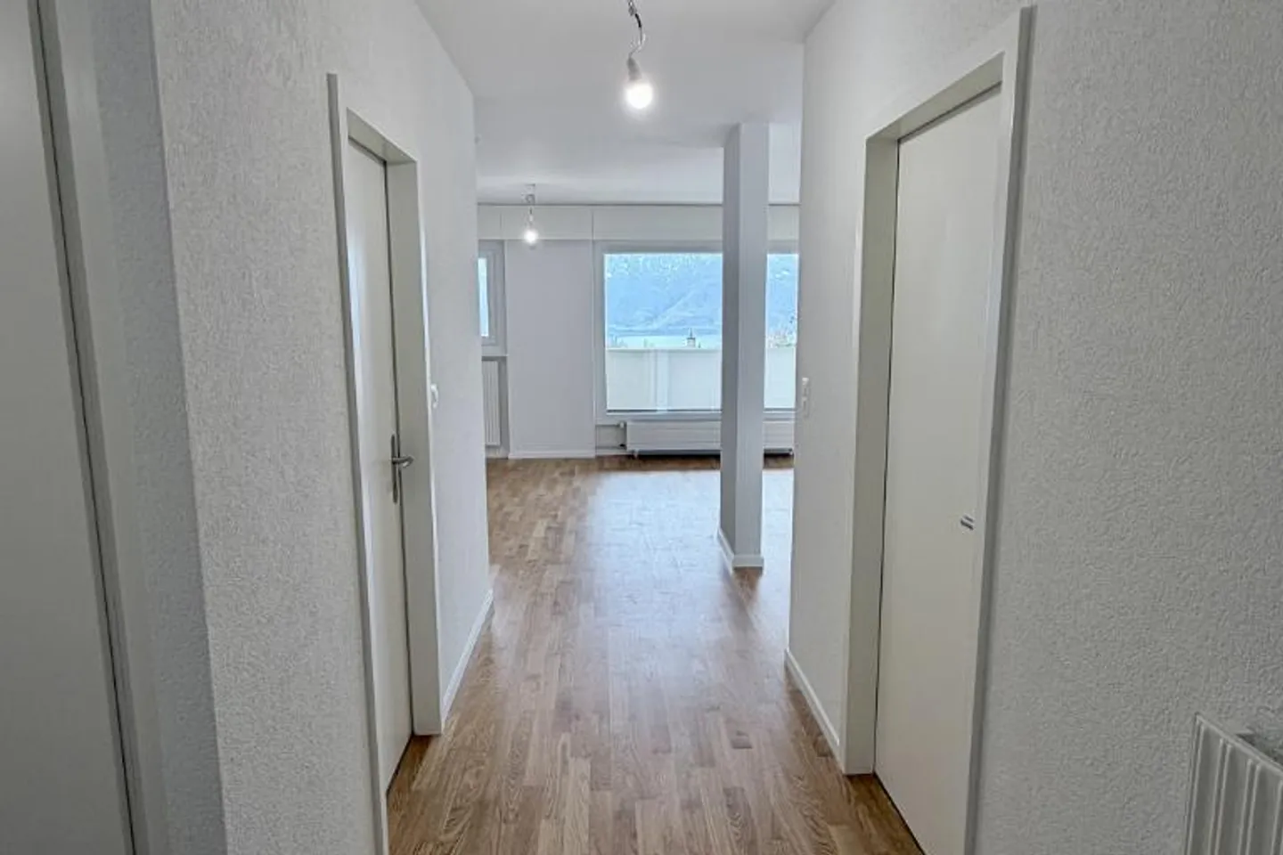 Appartement rénové avec vue sur le lac - Photo 5 sur 13