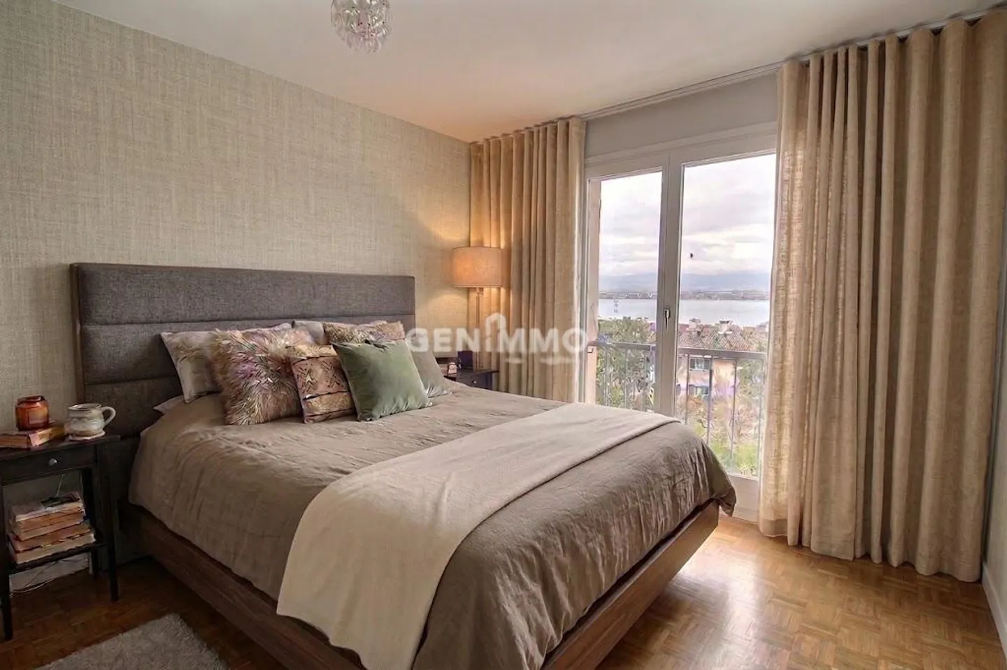 Bright Apartment with Lake View - Photo 3 of 7