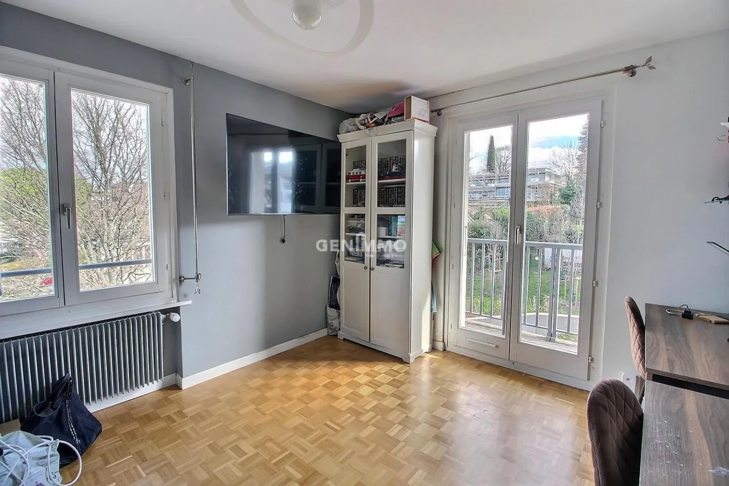 Bright Apartment with Lake View - Photo 6 of 7