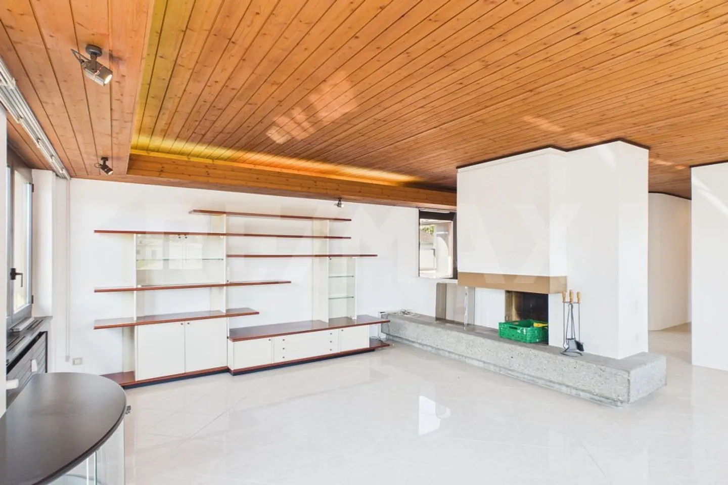 Spacious Apartment with Garden - Photo 7 of 13