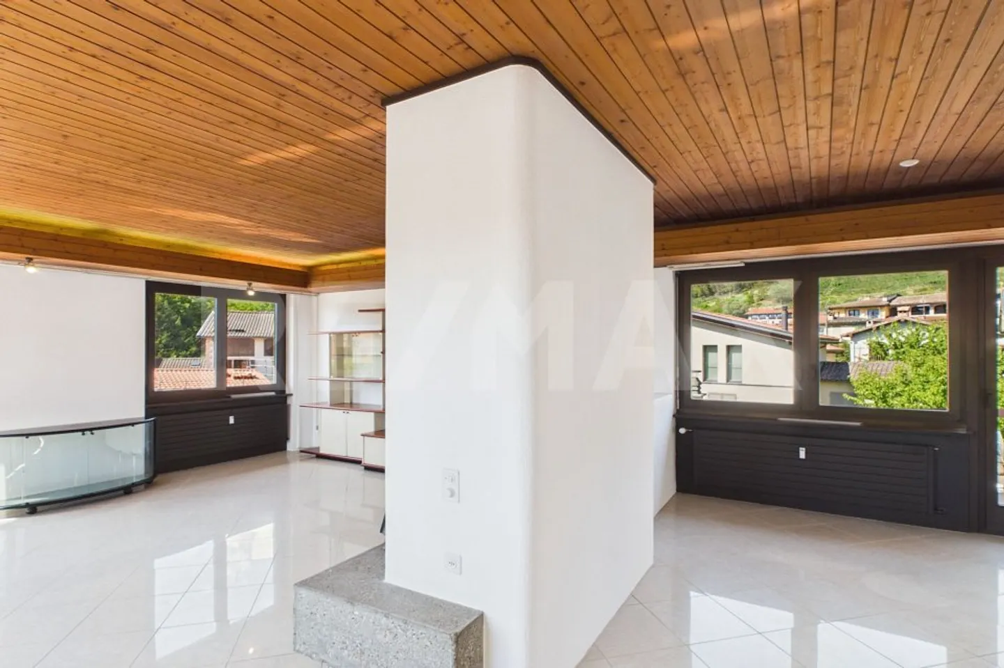Spacious Apartment with Garden - Photo 8 of 13