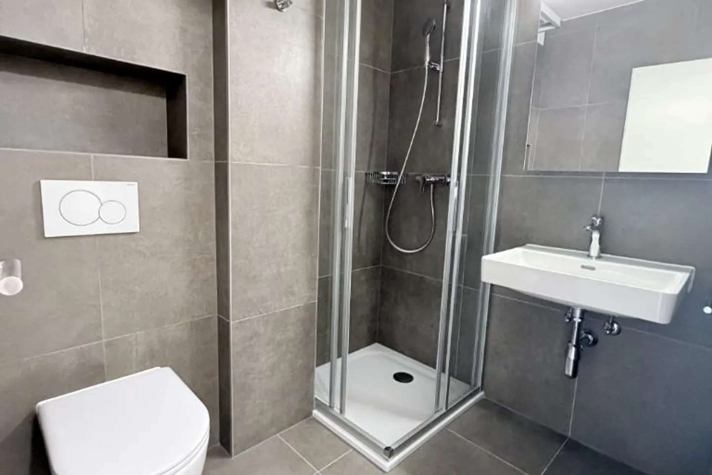 Appartement rénové avec vue sur le lac - Photo 10 sur 13