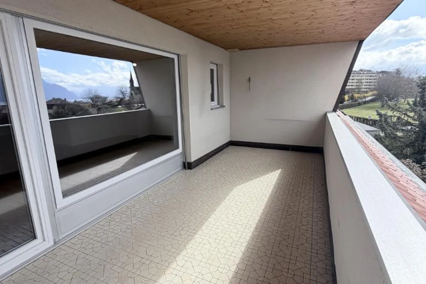 Appartement rénové avec vue sur le lac - Photo 11 sur 13