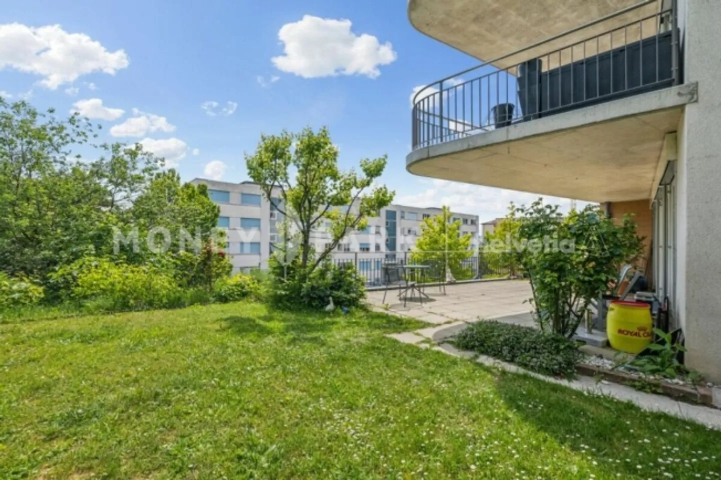 Bel appartement de 4,5 pièces avec jardin - Photo 8 sur 13