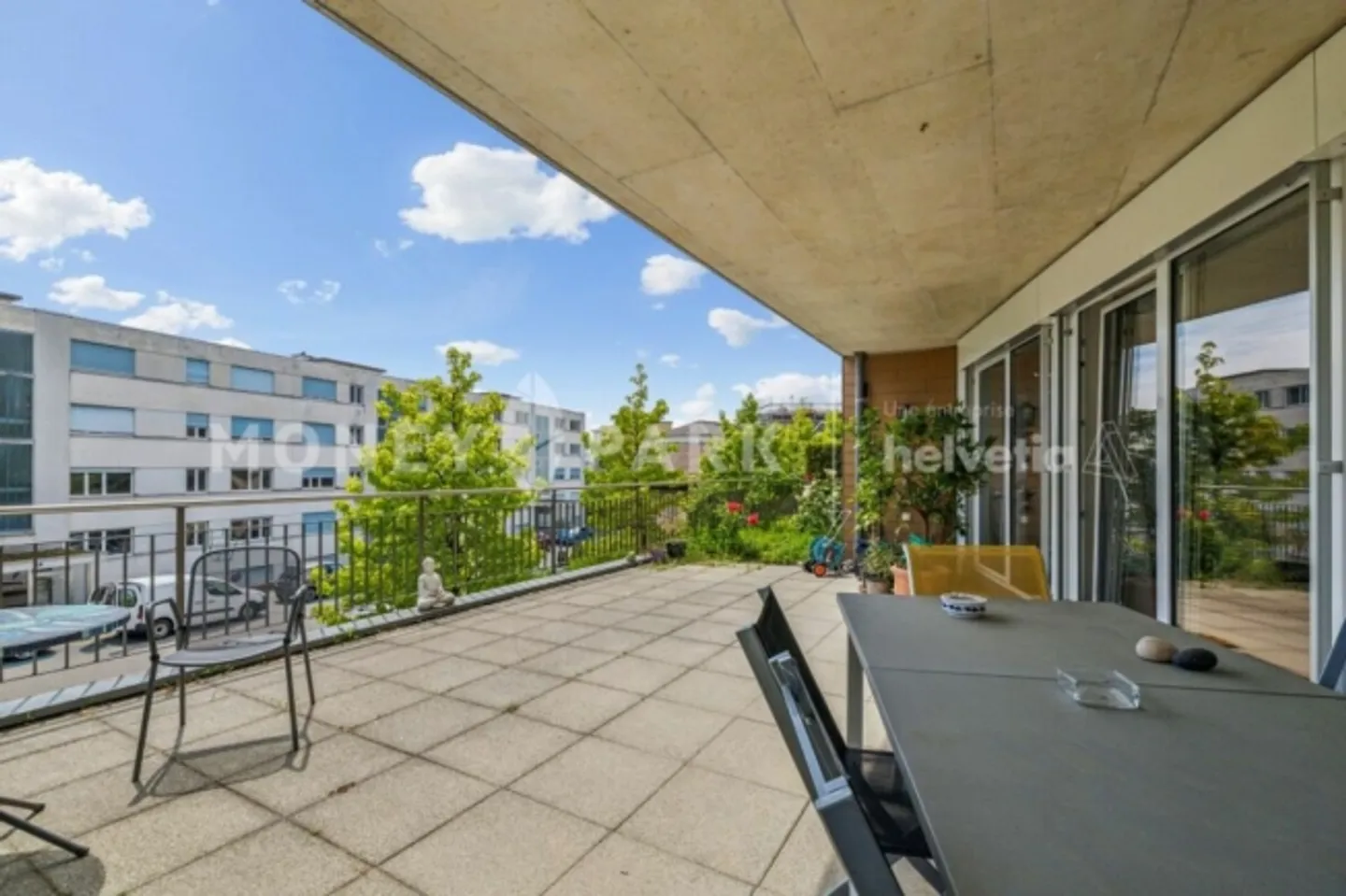 Bel appartement de 4,5 pièces avec jardin - Photo 11 sur 13