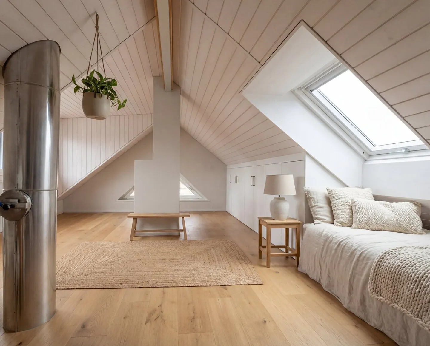 Charming Attic Apartment - Photo 14 of 17