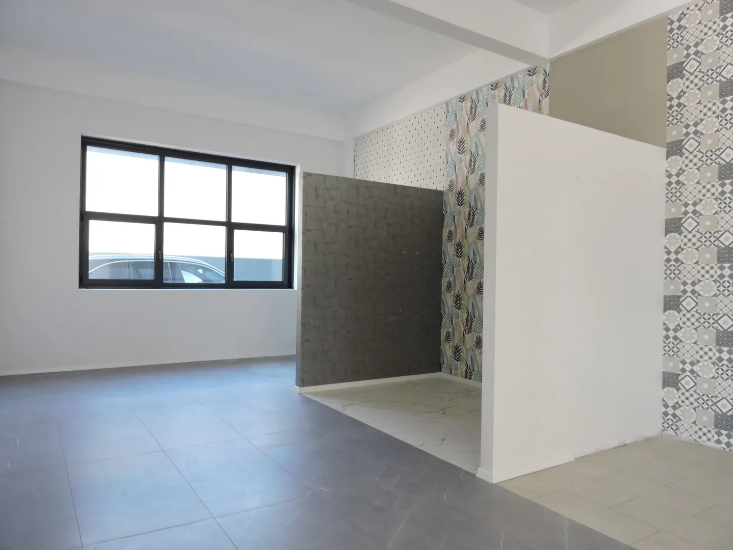 Spacious Contemporary Apartment - Photo 4 of 6