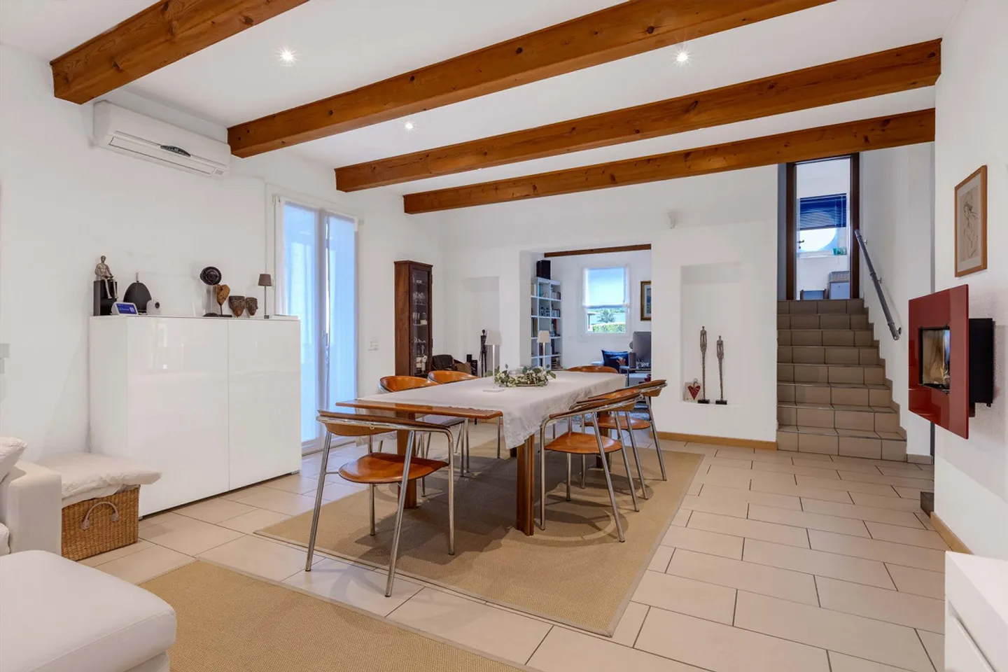 VILLA 7,5 CON TERRAZZE, GIARDINO E PISCINA A RIVA SAN VITALE - Foto 4 di 9