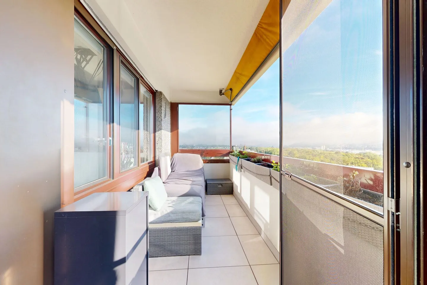 Condominio accessibile con vista ampia - Foto 12 di 16