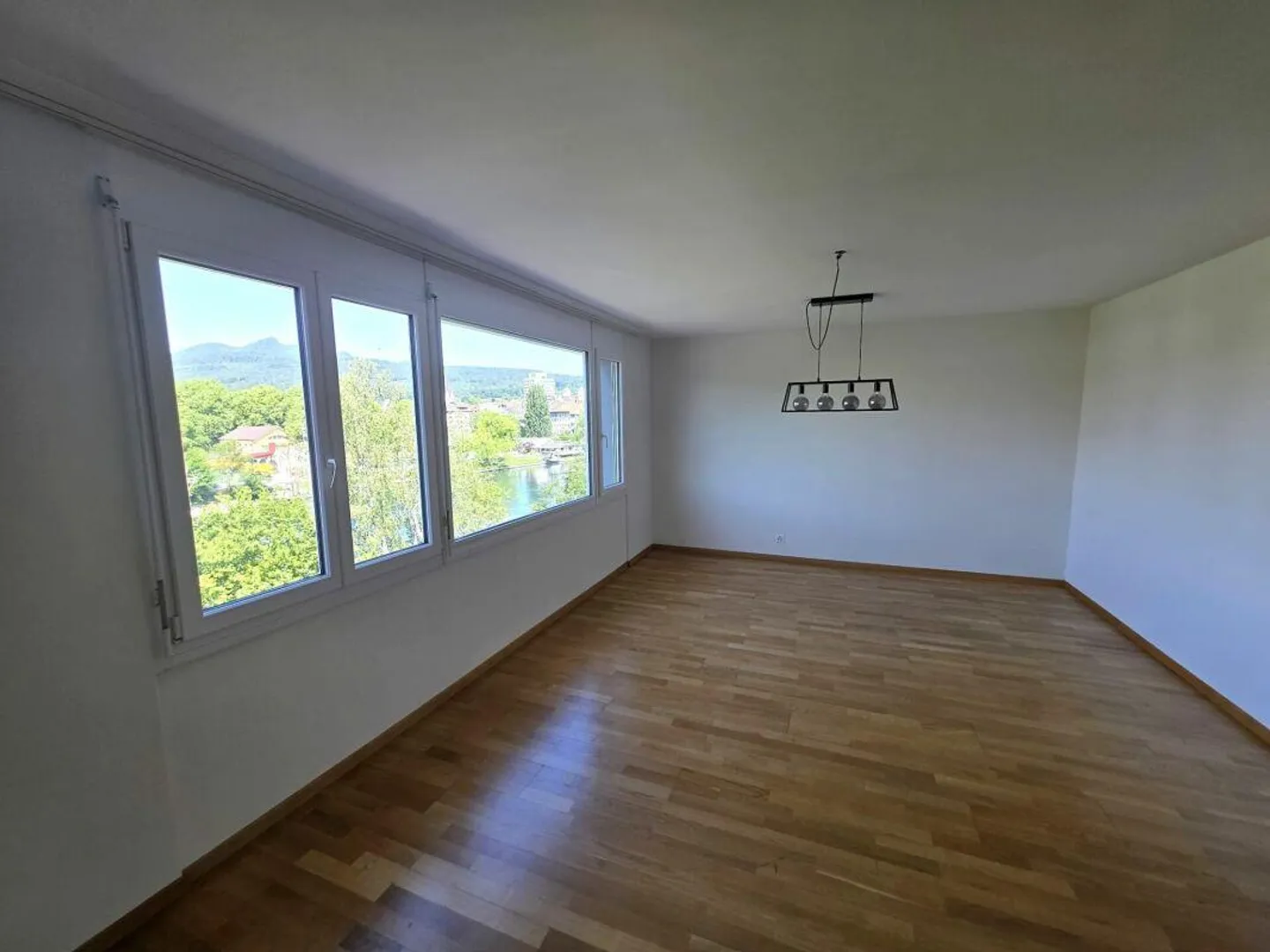Appartement lumineux et spacieux de 5,5 pièces - Photo 2 sur 10