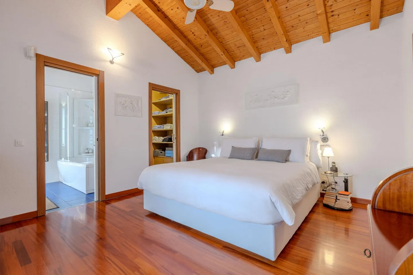 VILLA 7,5 CON TERRAZZE, GIARDINO E PISCINA A RIVA SAN VITALE - Foto 6 di 9