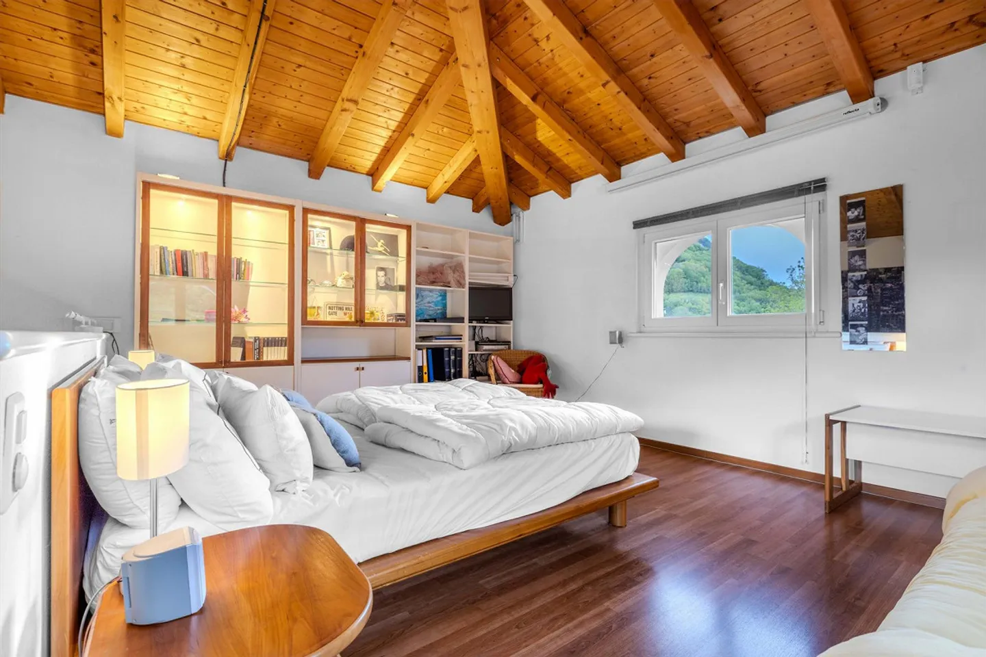 VILLA 7,5 CON TERRAZZE, GIARDINO E PISCINA A RIVA SAN VITALE - Foto 8 di 9