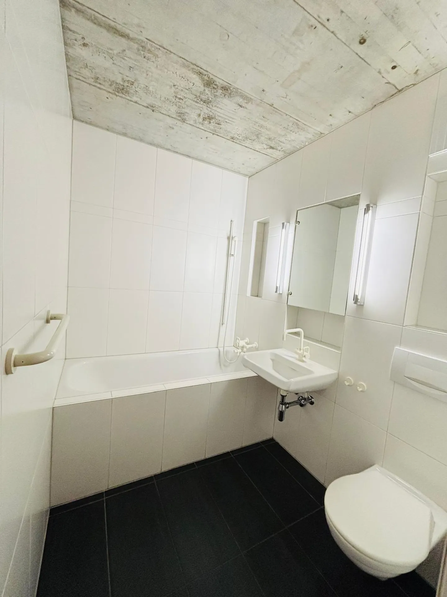 Unique Living Studios in Camorino – New Price! - Photo 8 of 11