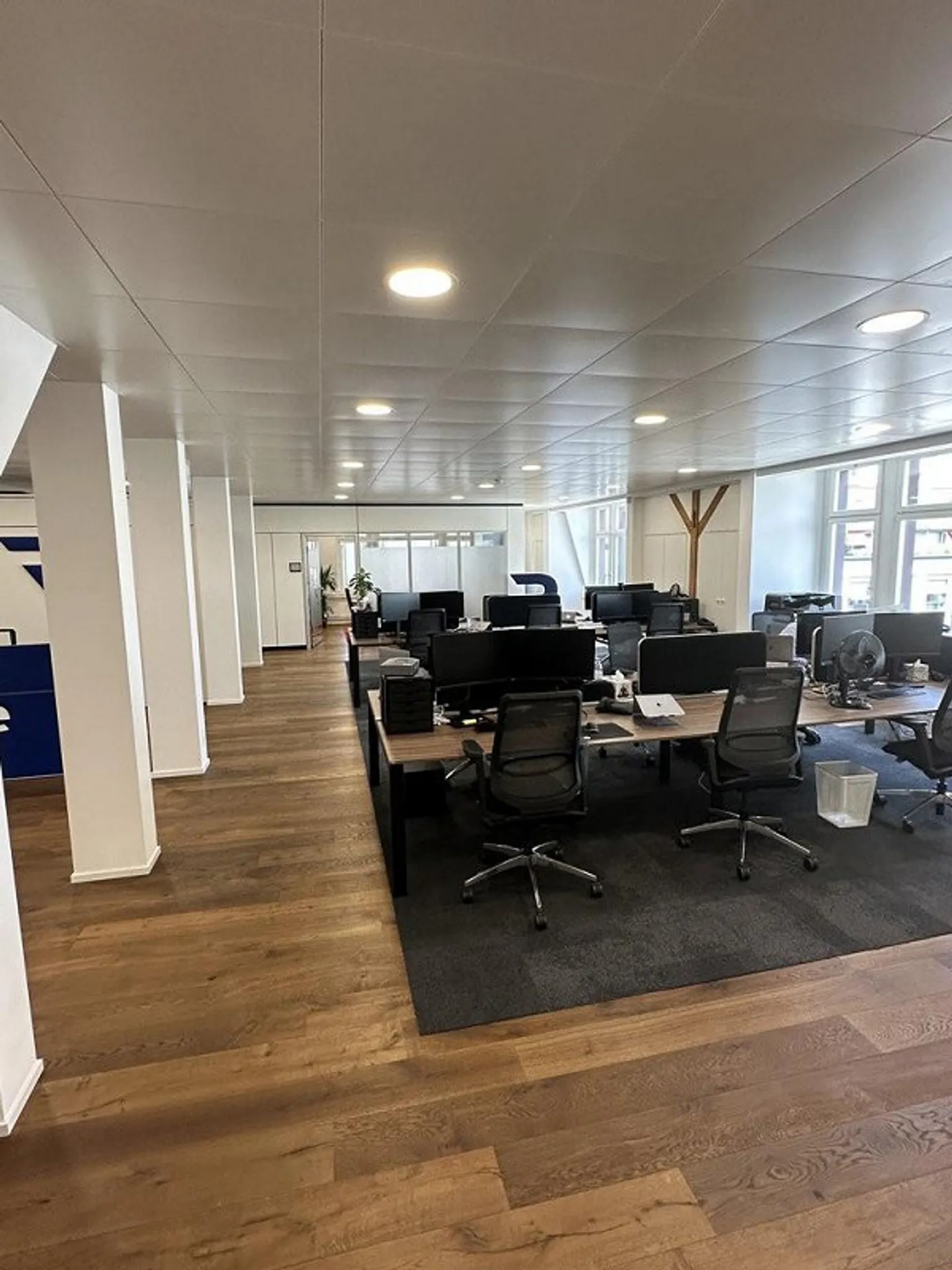 Bureaux entièrement aménagés et climatisés dans un moderne Bauhaus - Photo 4 sur 8