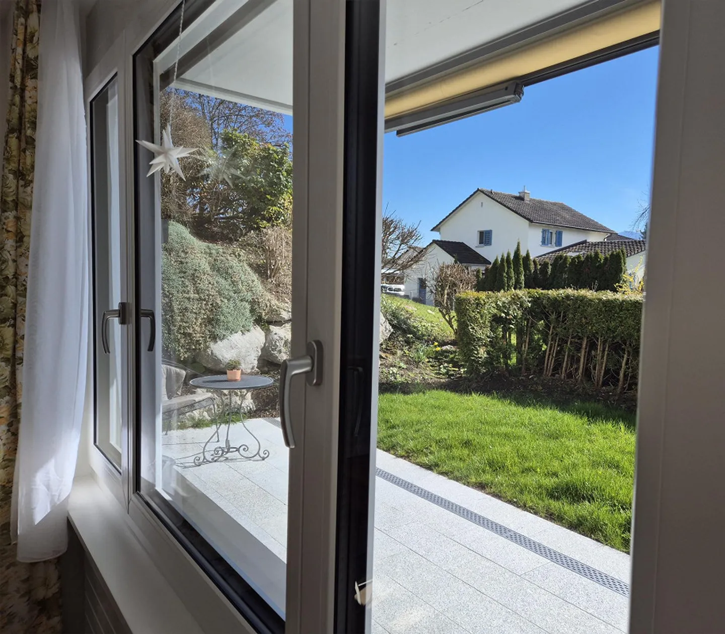 Newly renovated, sunny 1-room apartment - Photo 2 of 7