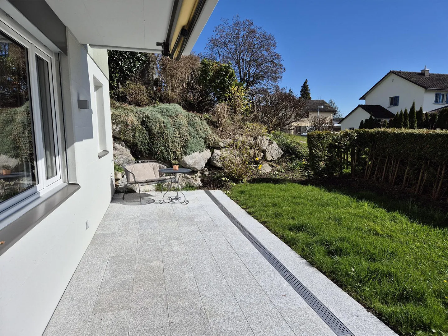 Newly renovated, sunny 1-room apartment - Photo 3 of 7