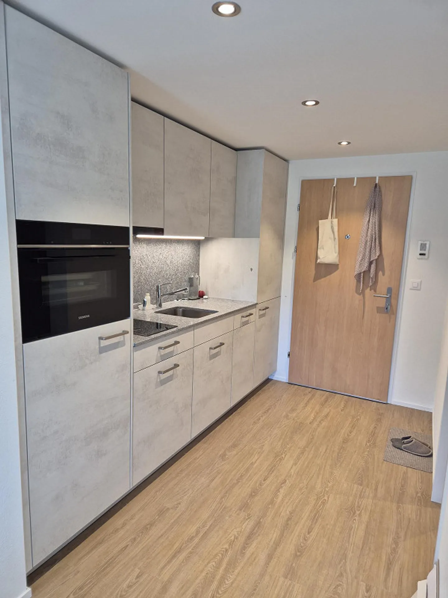 Newly renovated, sunny 1-room apartment - Photo 5 of 7