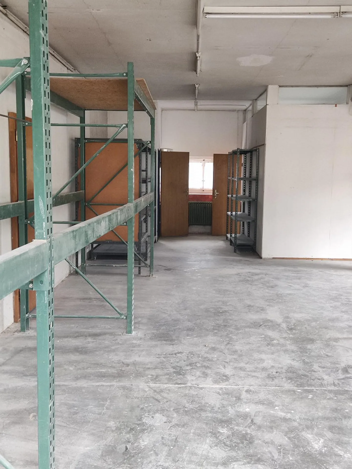 Workshop on the ground floor including 2 parking spaces and storage room - Limited until... - Photo 3 of 4